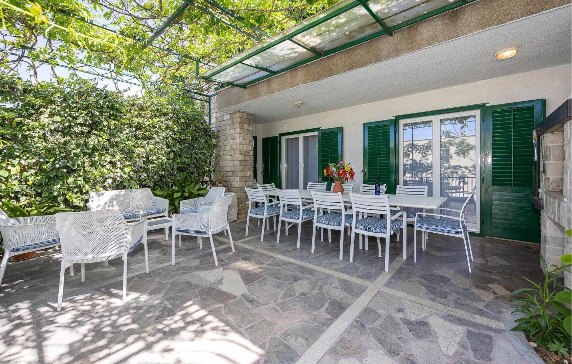 Beautiful Home In Makarska With Kitchen Eksteriør bilde